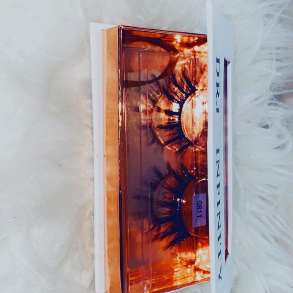 Lashes - Picture 4 of 16